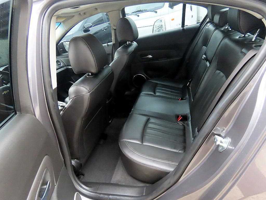 Chevrolet Cruise - Vista 6