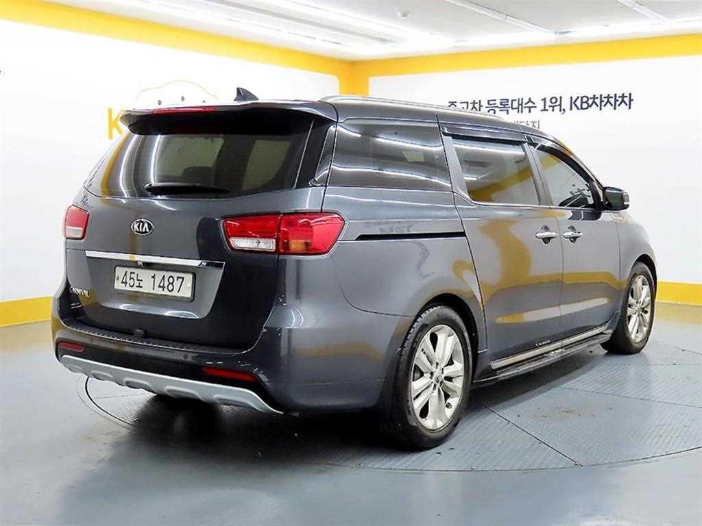 KIA Carnival - Vista 4