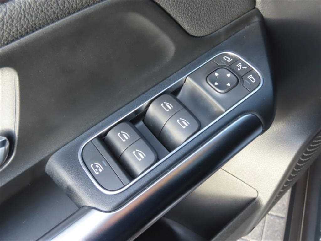 Mercedes Benz GLA Class - Vista 12