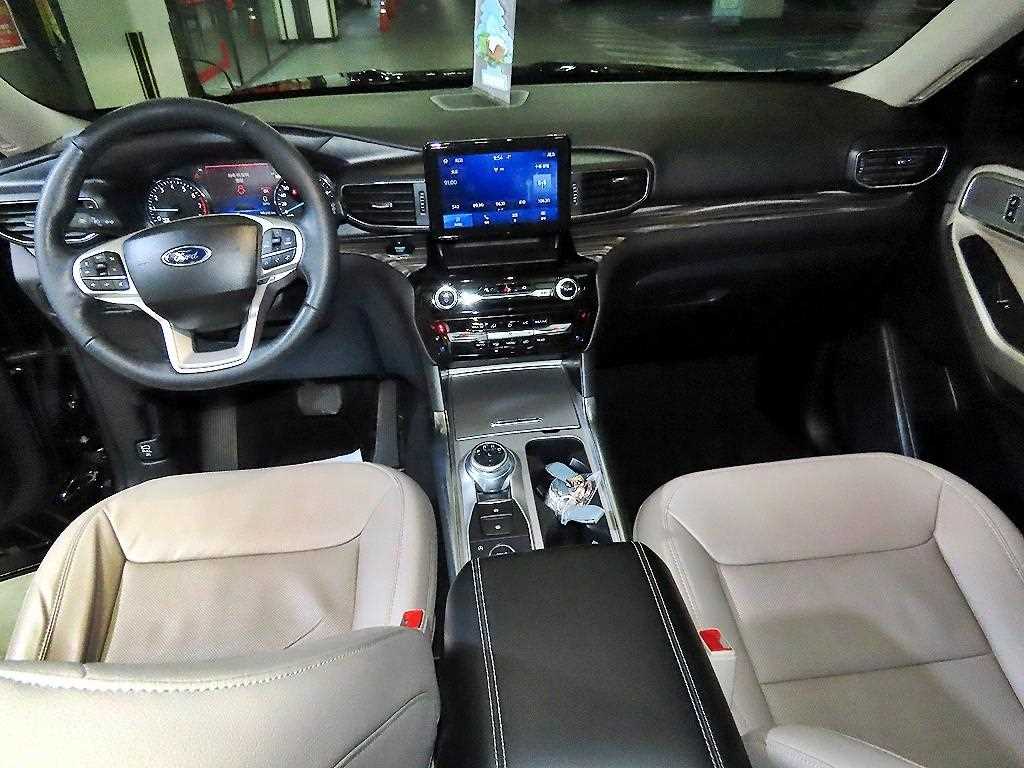 Ford Explorer - Vista 10