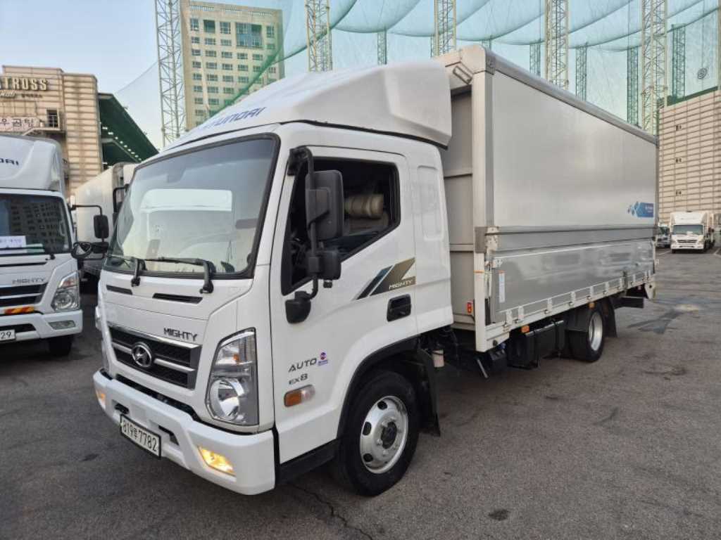 medium and large cargo truck - Vista 3