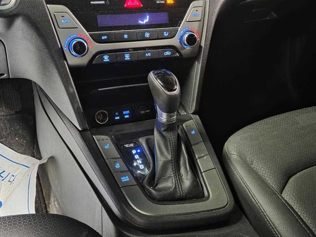 HYUNDAI Avante - Vista 9