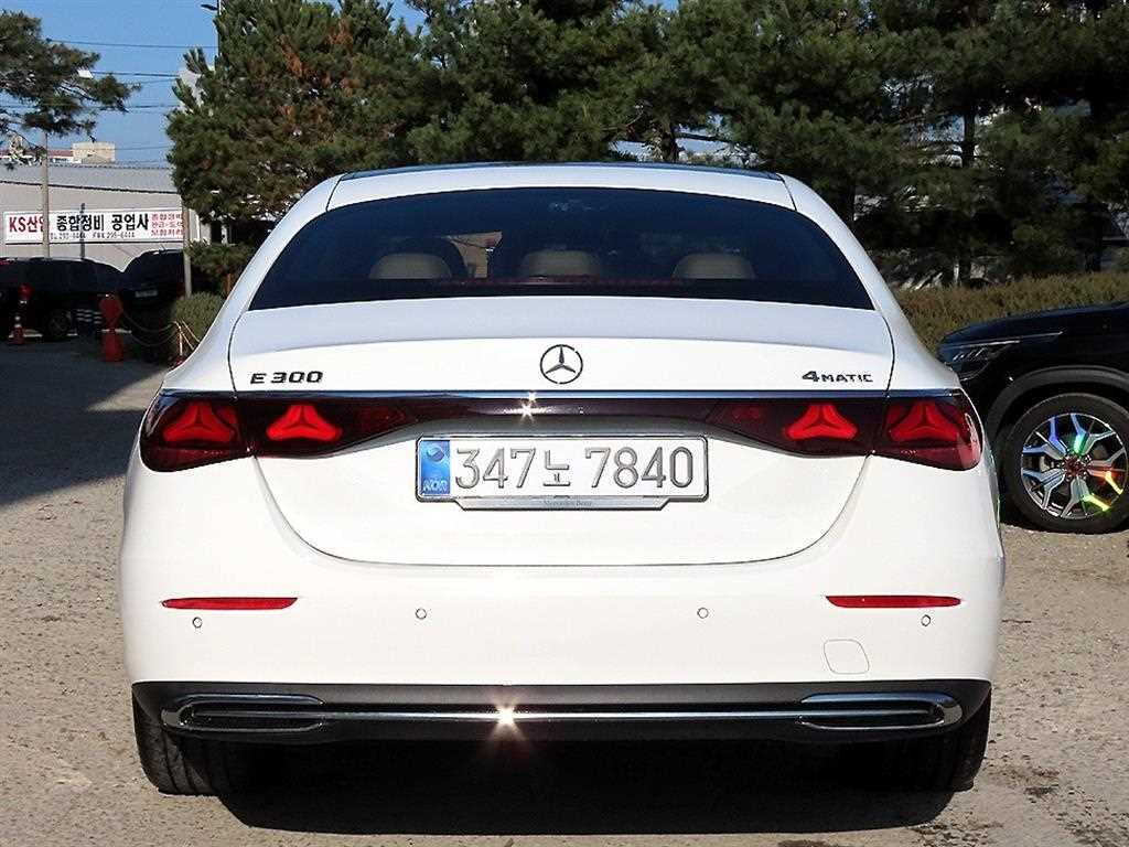 Mercedes Benz E class - Vista 4