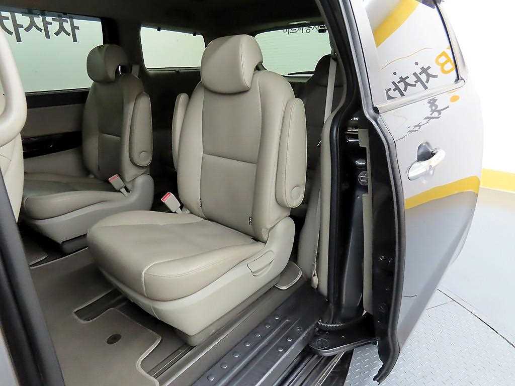 KIA Carnival - Vista 6