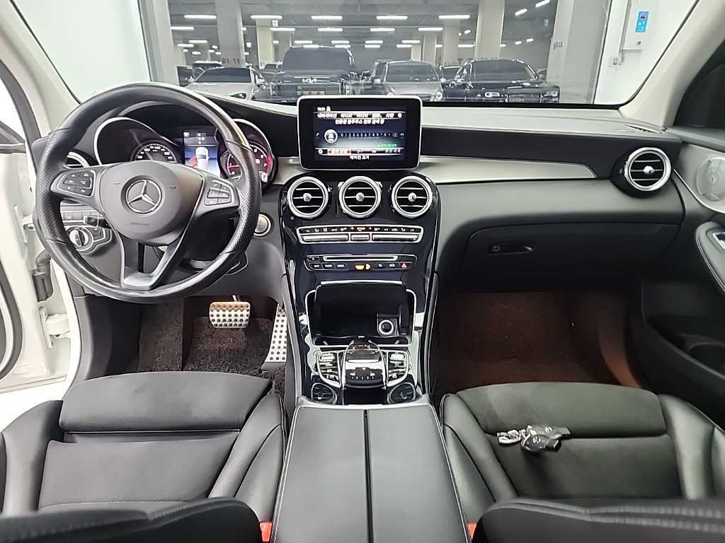 Mercedes Benz GLC Class - Vista 7