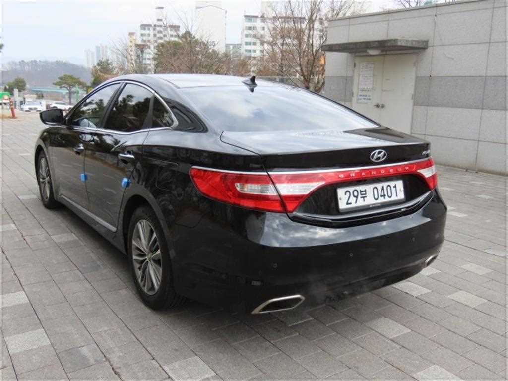 HYUNDAI Grandeur - Vista 4