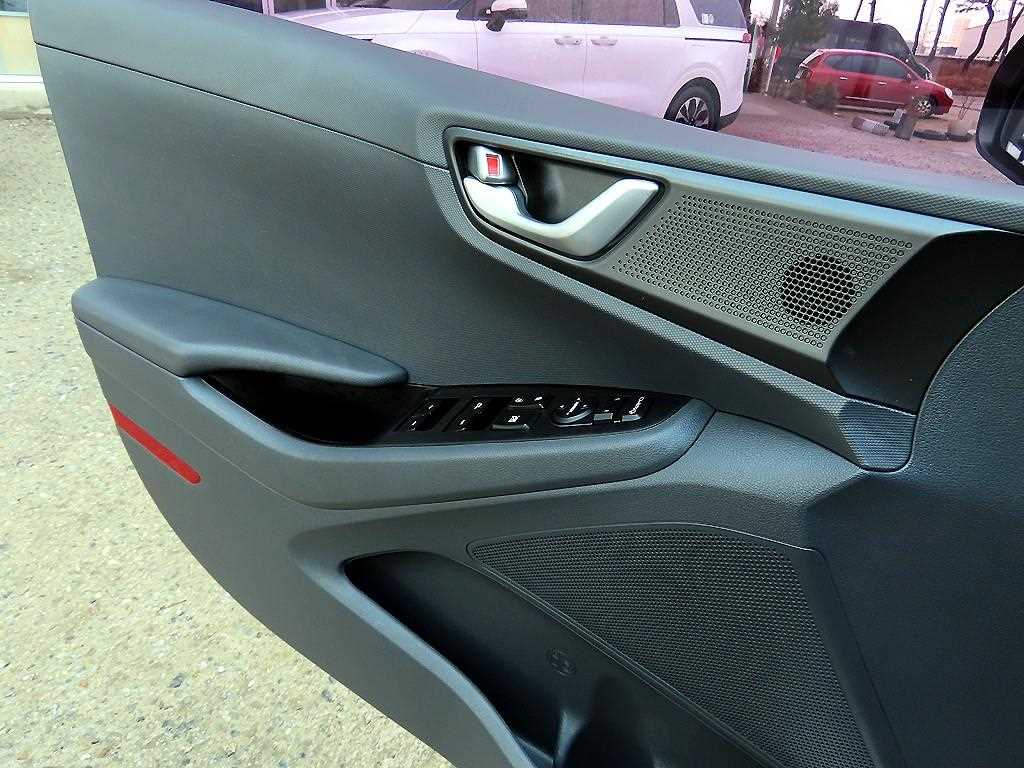 HYUNDAI Ioniq - Vista 11