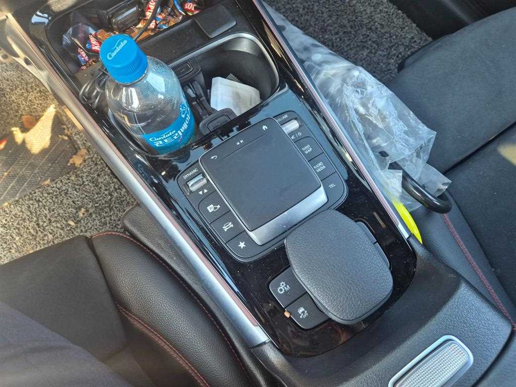 Mercedes Benz GLB Class - Vista 6