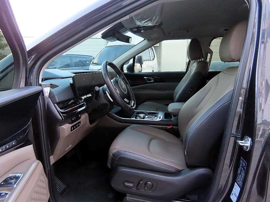KIA Carnival - Vista 5