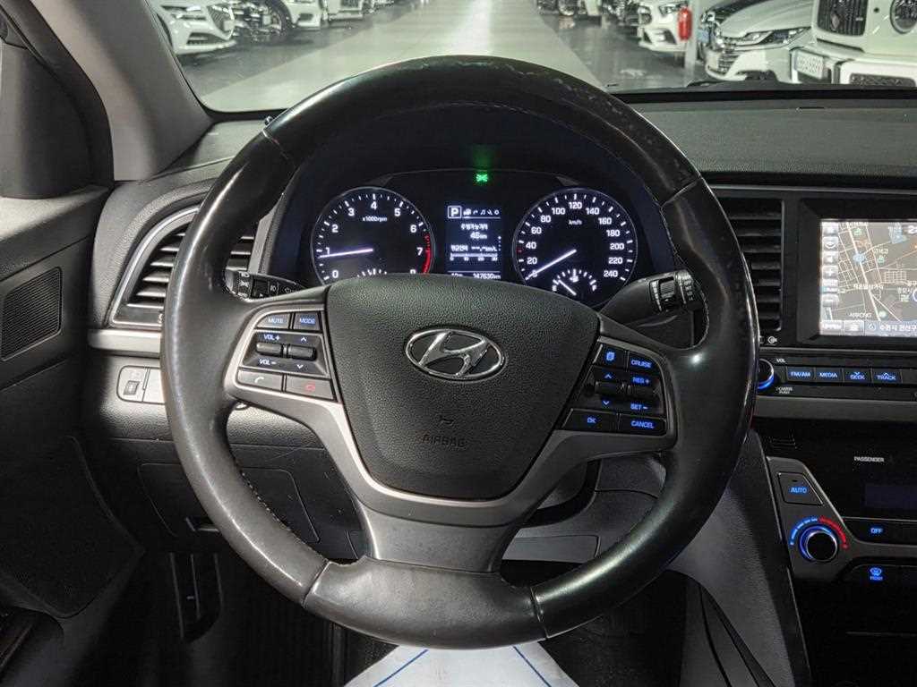 HYUNDAI Avante - Vista 8