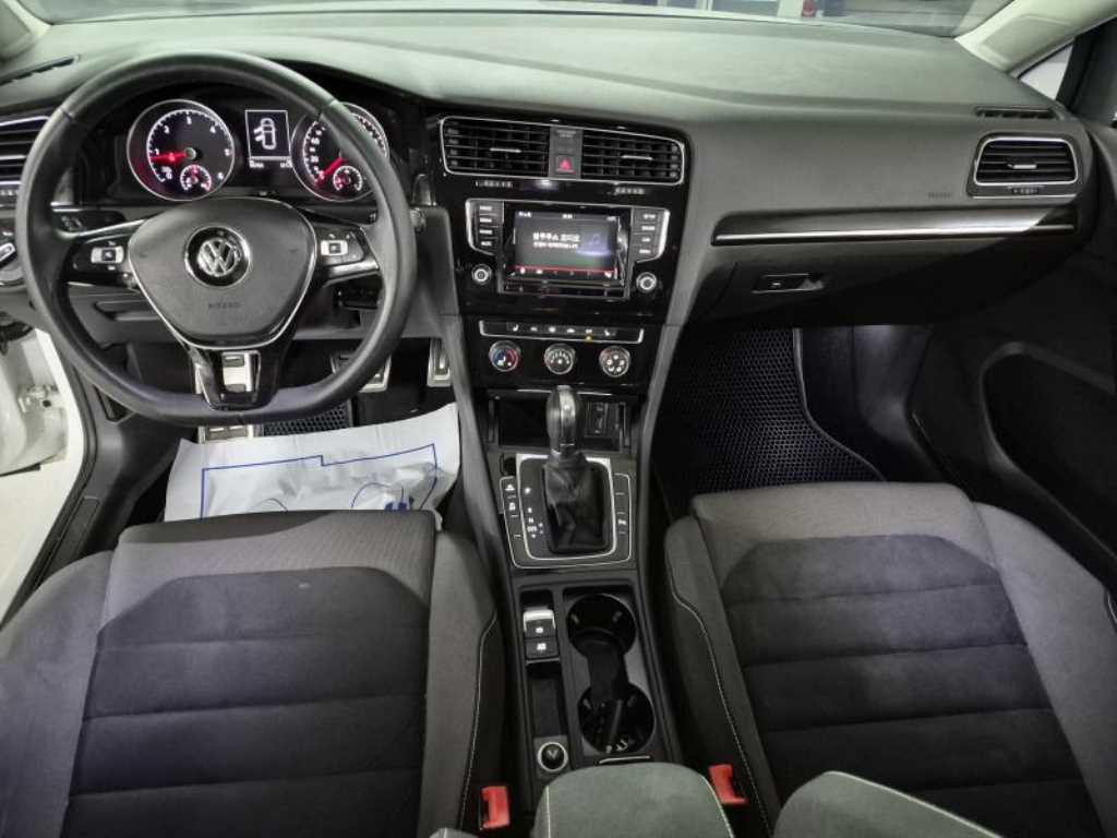 Volkswagen Golf - Vista 7