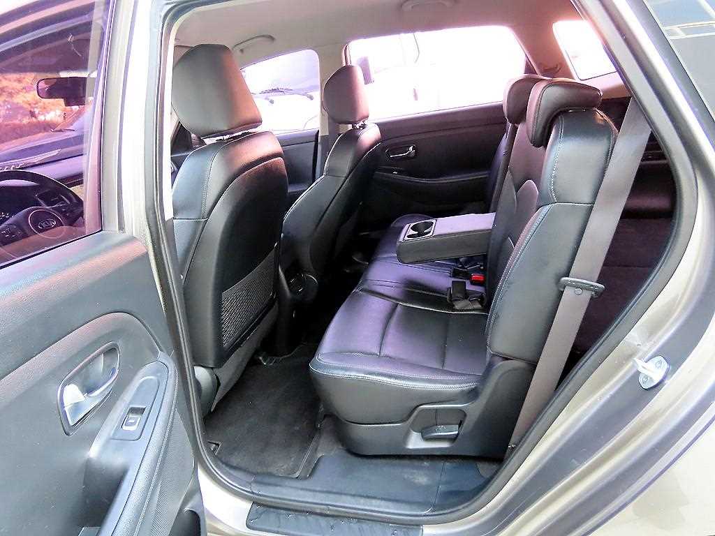 KIA Carens - Vista 6