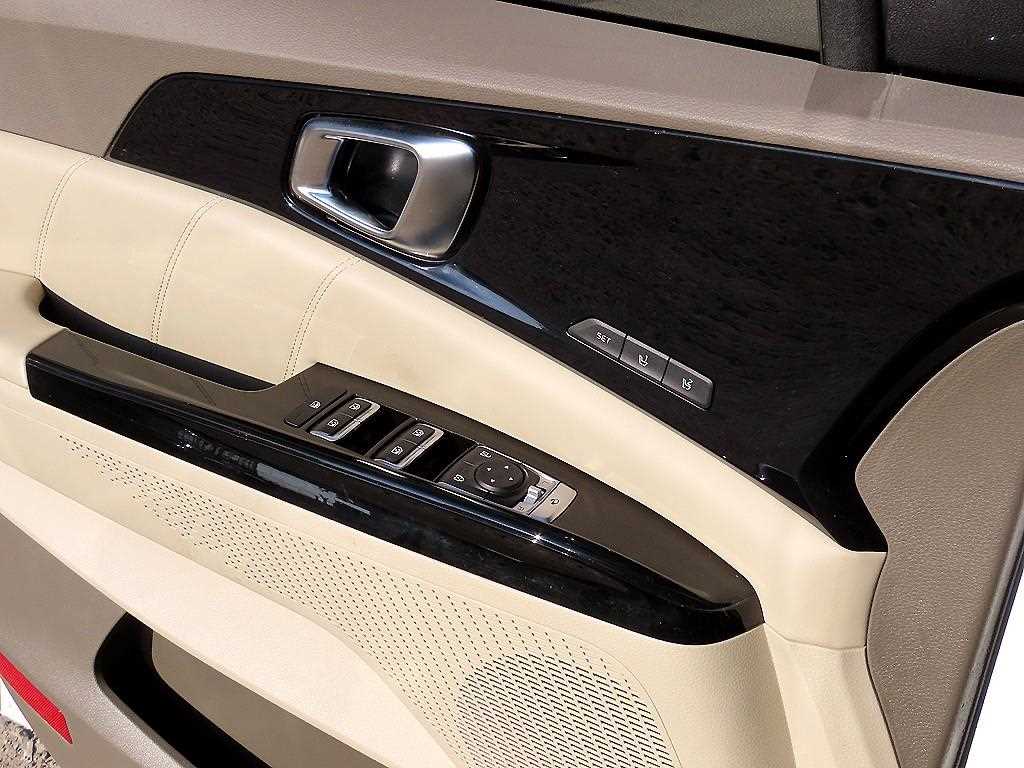 KIA Carnival - Vista 12