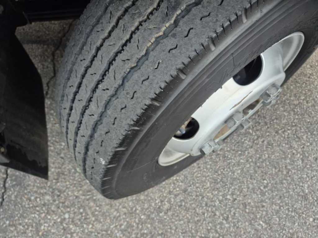 medium and large cargo truck - Vista 10