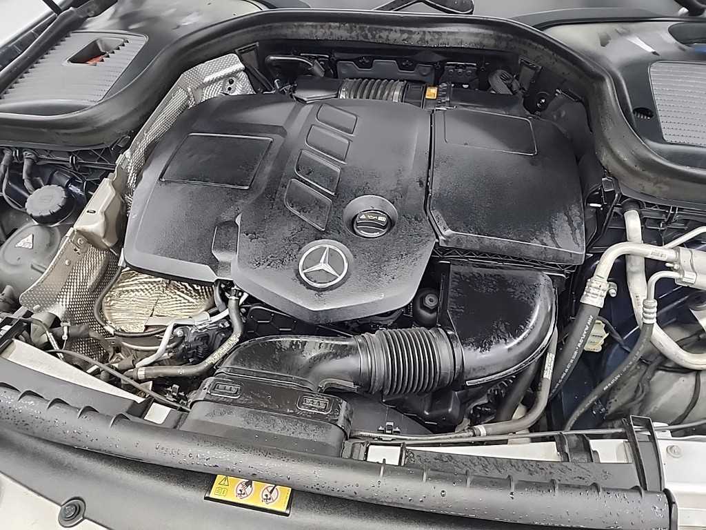 Mercedes Benz GLC Class - Vista 5