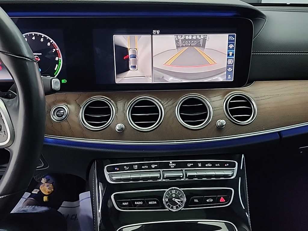 Mercedes Benz E class - Vista 10