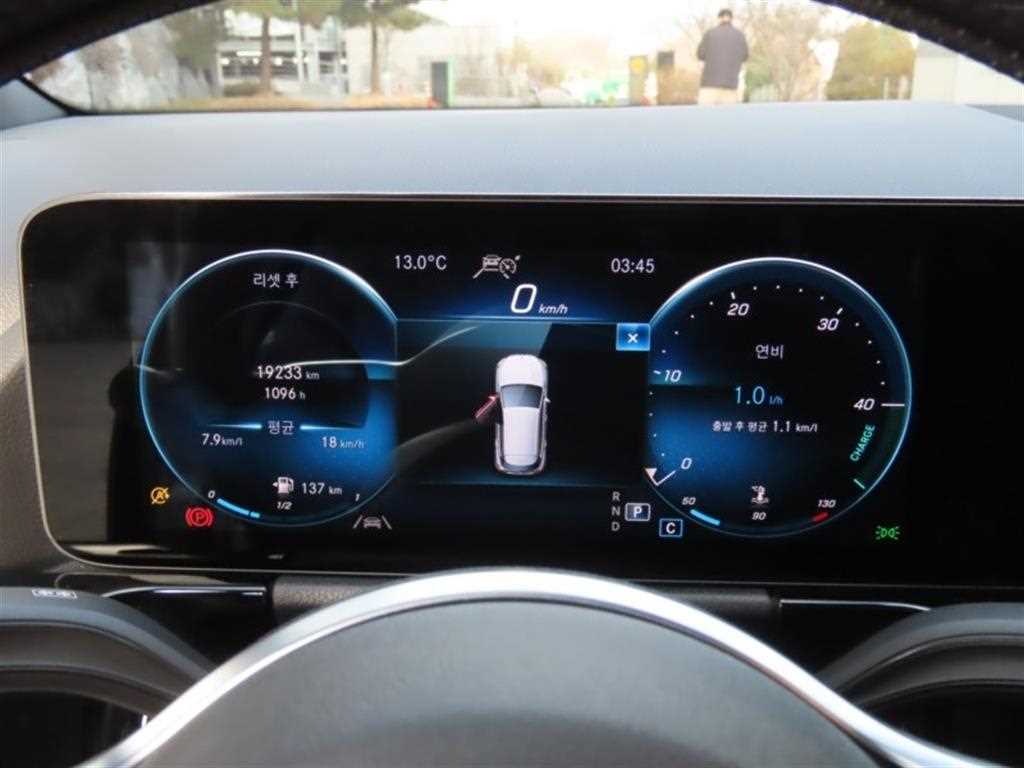 Mercedes Benz GLA Class - Vista 5