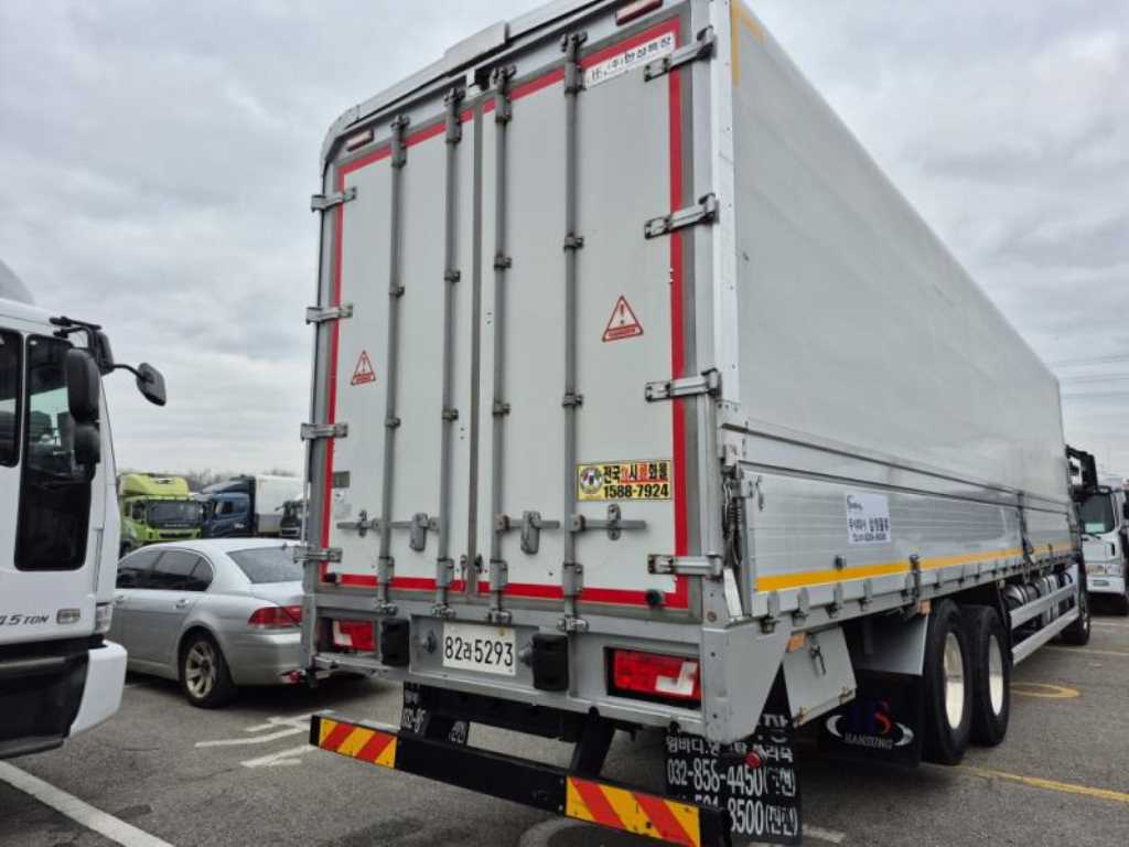 medium and large cargo truck - Vista 5