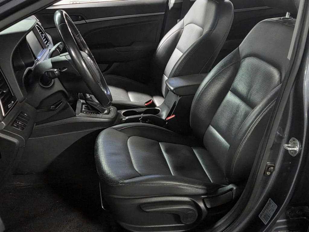 HYUNDAI Avante - Vista 10