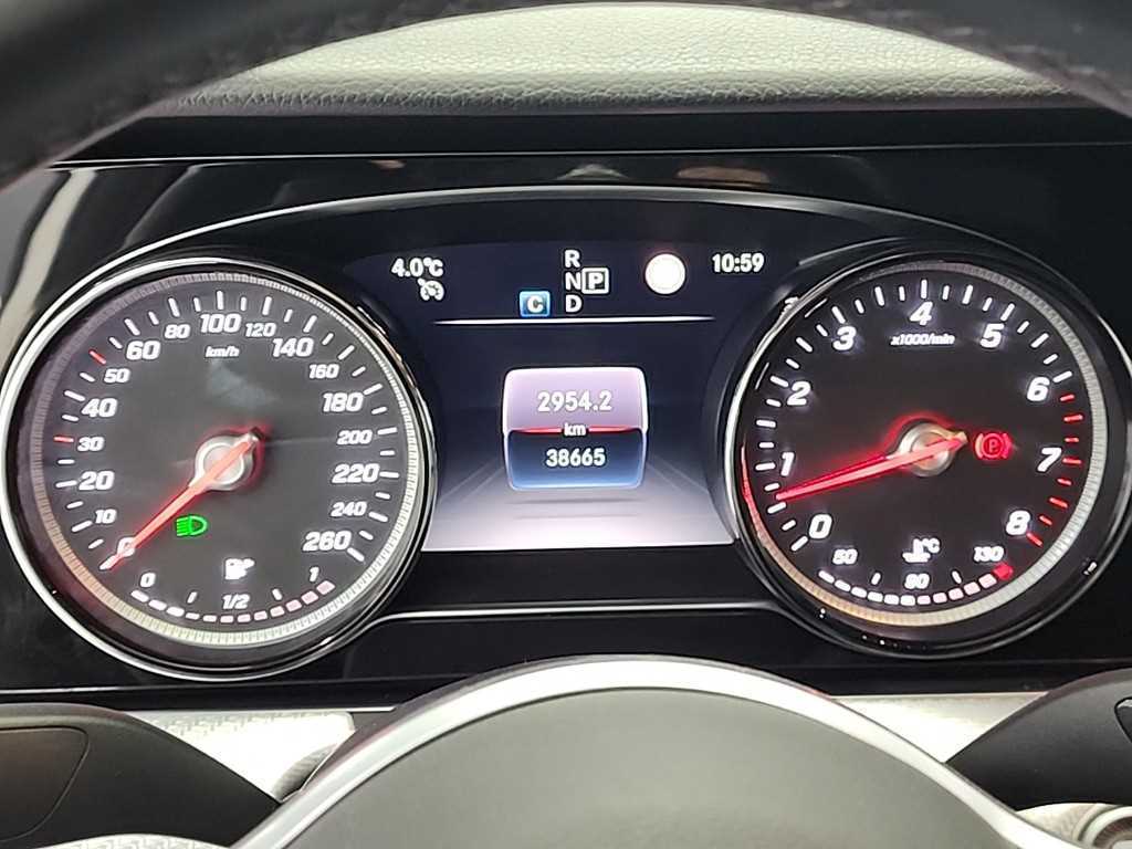 Mercedes Benz E class - Vista 6