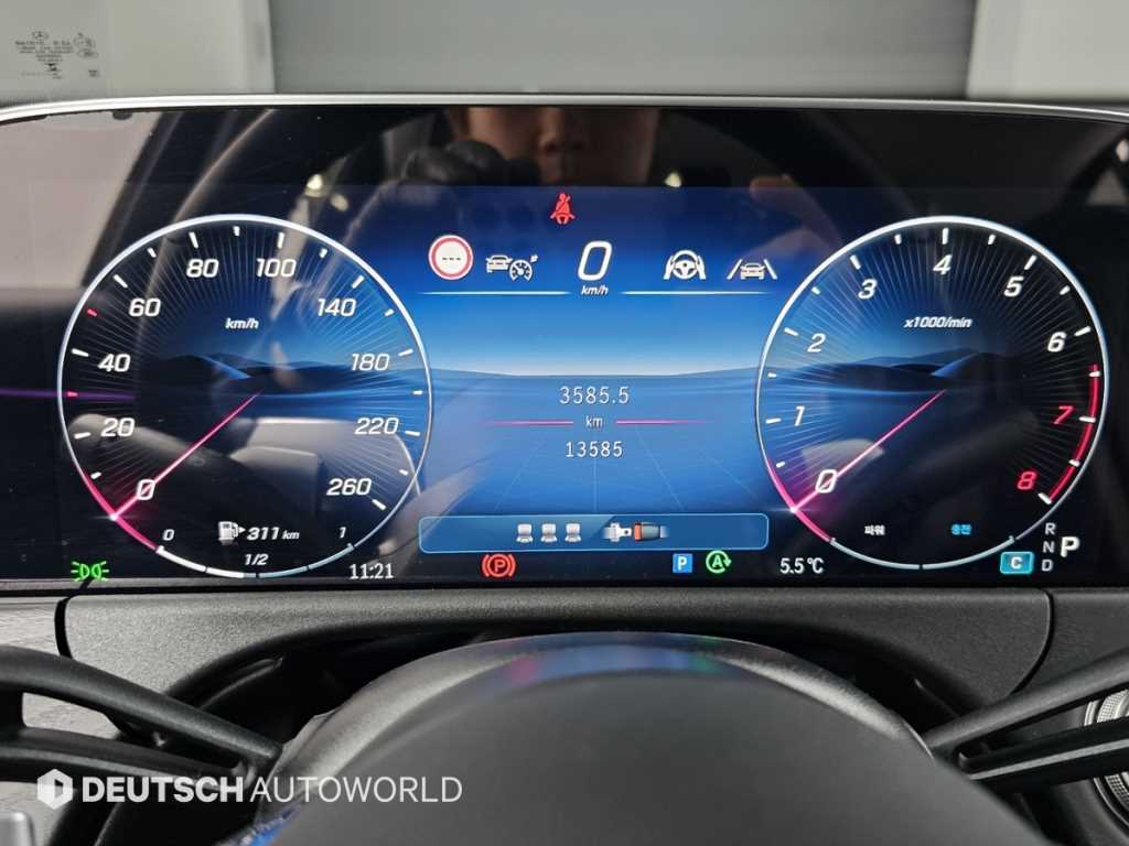 Mercedes Benz E class - Vista 8