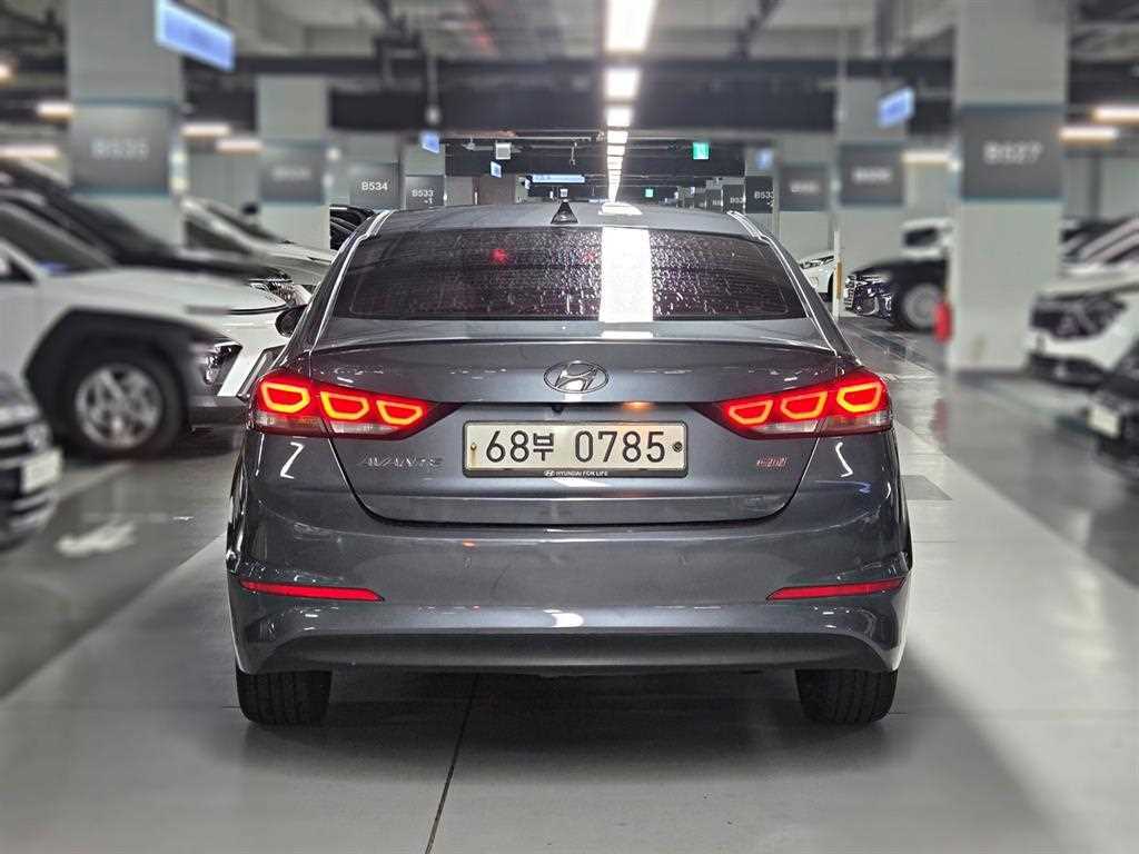 HYUNDAI Avante - Vista 4