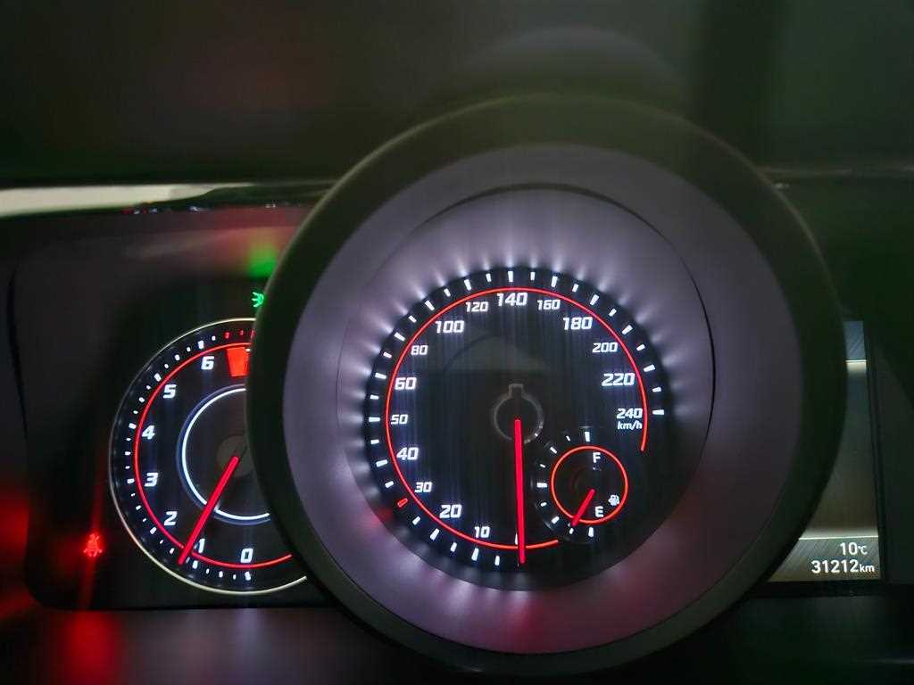 HYUNDAI Avante - Vista 11