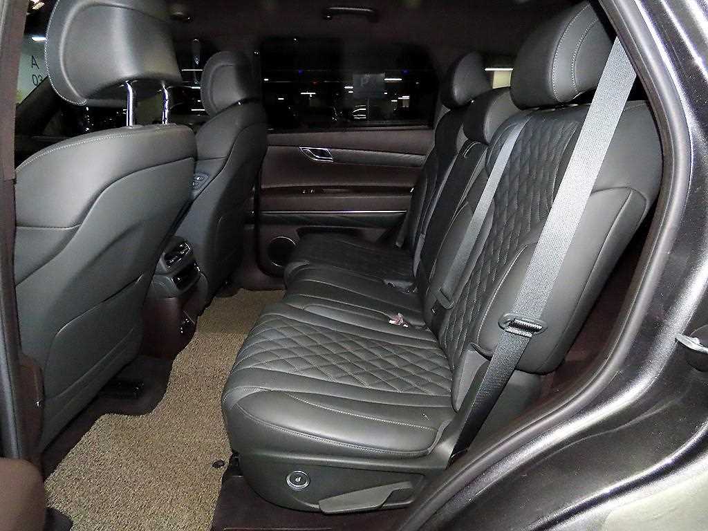 Genesis GV80 - Vista 7