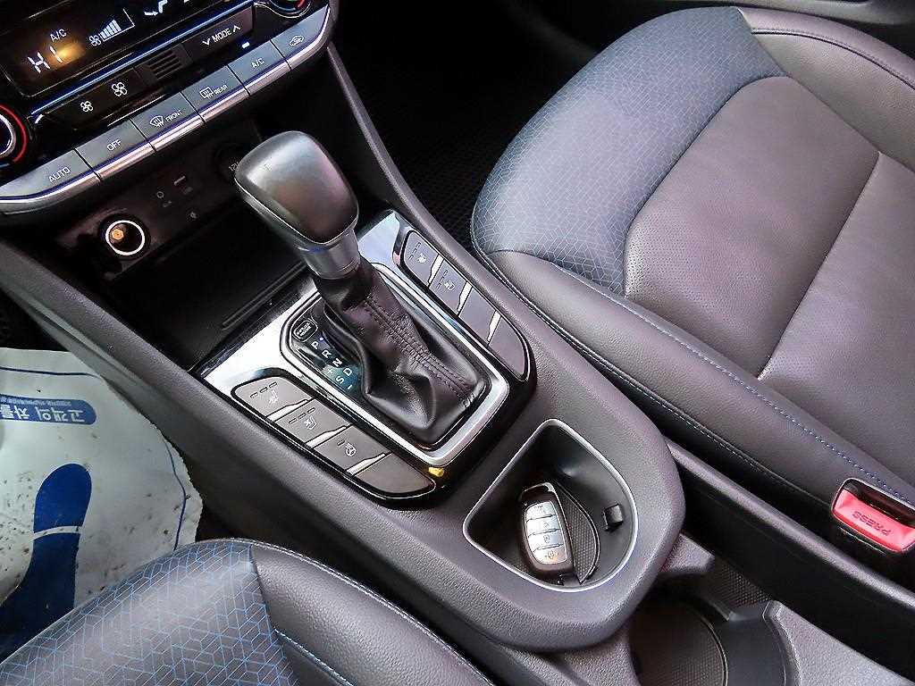 HYUNDAI Ioniq - Vista 10