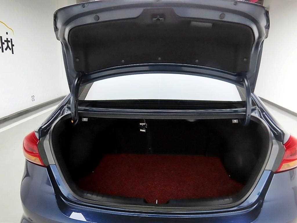 HYUNDAI Avante - Vista 5