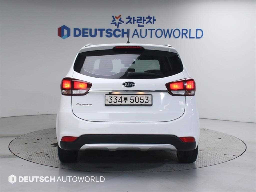 KIA Carens - Vista 4