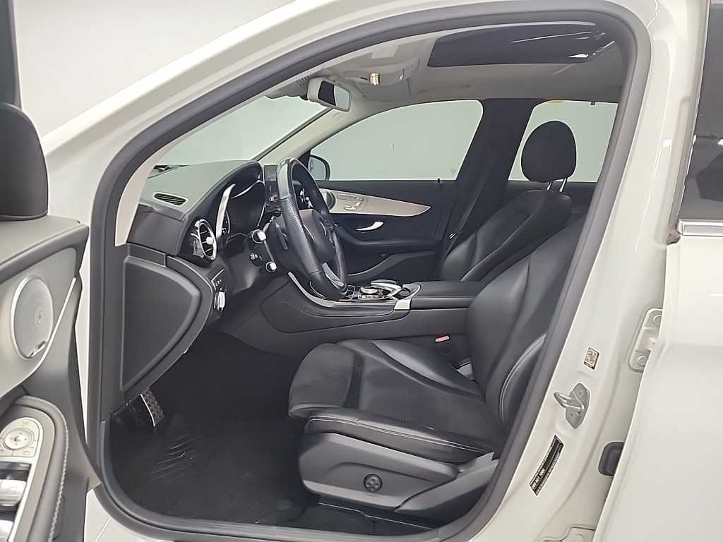 Mercedes Benz GLC Class - Vista 11