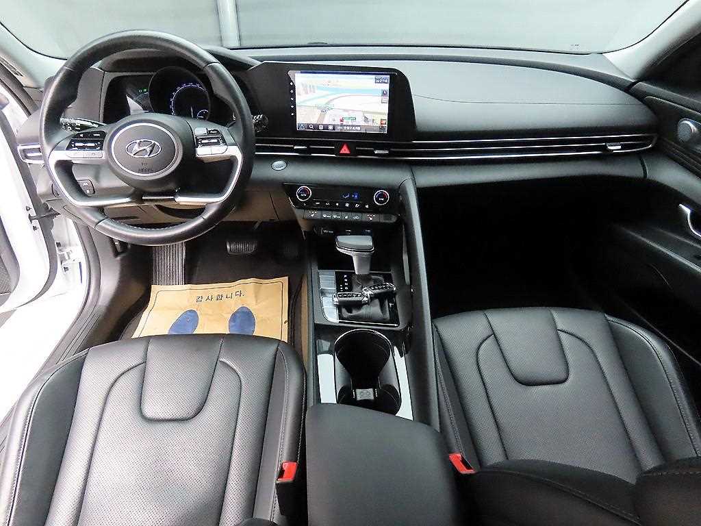 HYUNDAI Avante - Vista 7