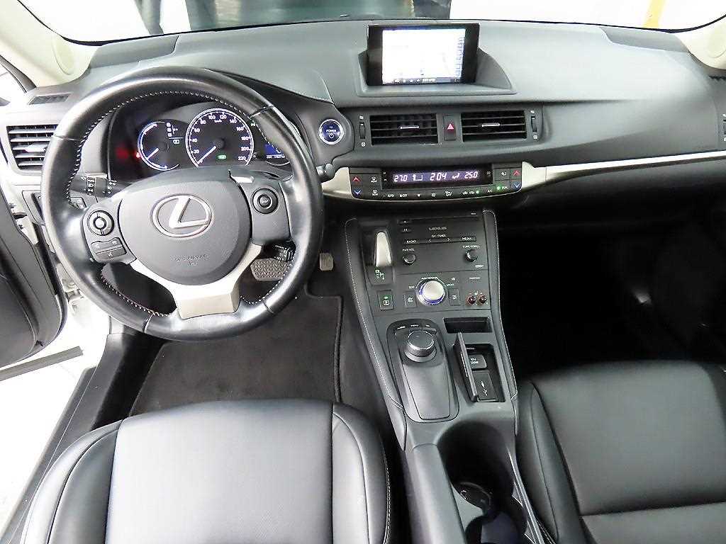 Lexus CT - Vista 7