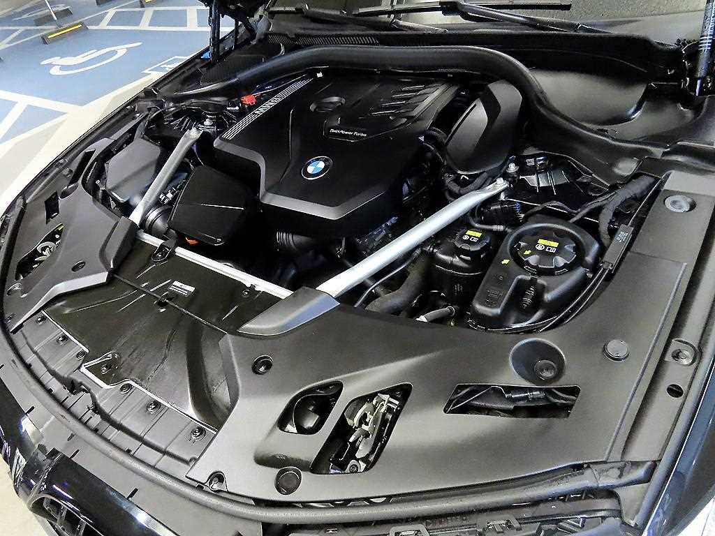 BMW 5 Series 2022 Negro - Importación desde Corea - HF Imports Iquique - Foto 19