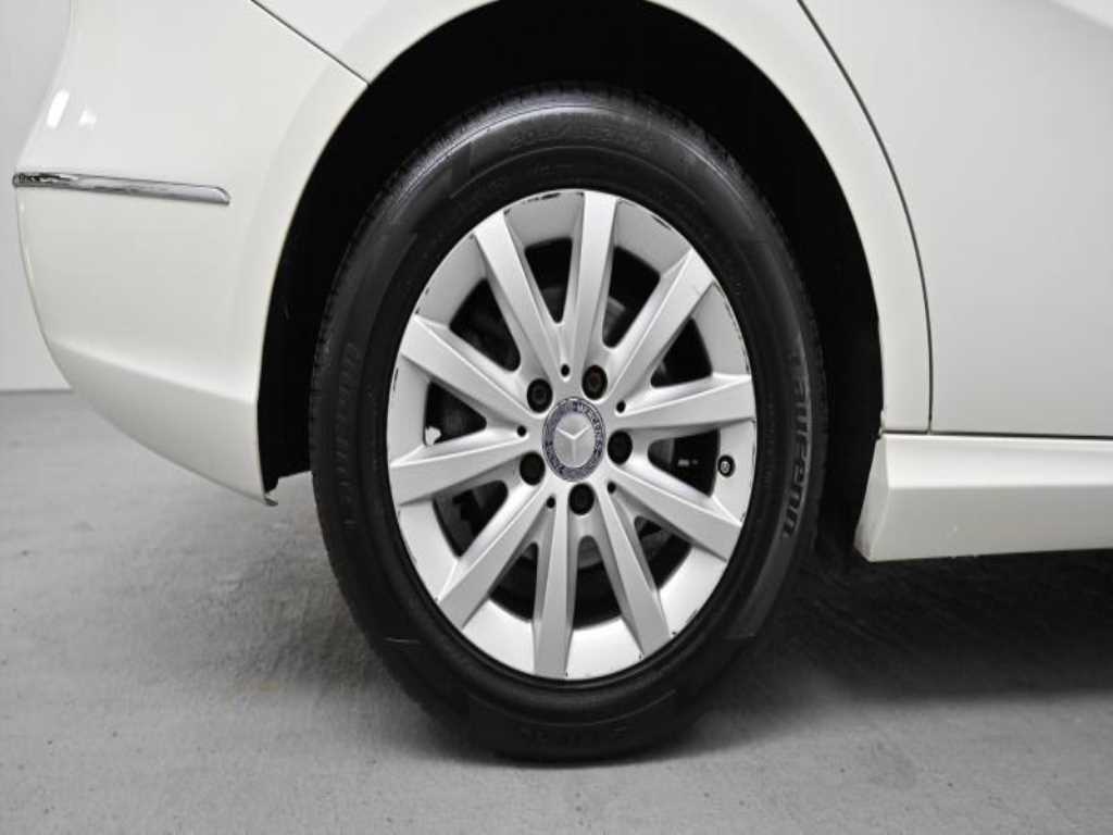 Mercedes Benz B Class (MY B) - Vista 5