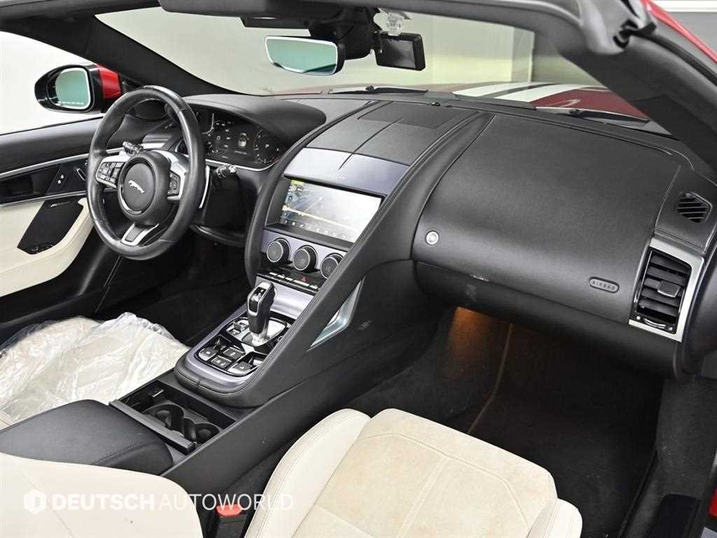 Jaguar F-TYPE - Vista 7