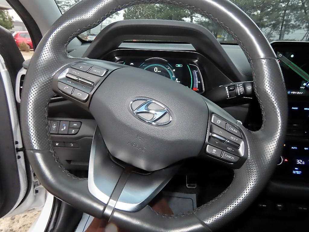 HYUNDAI Ioniq - Vista 8