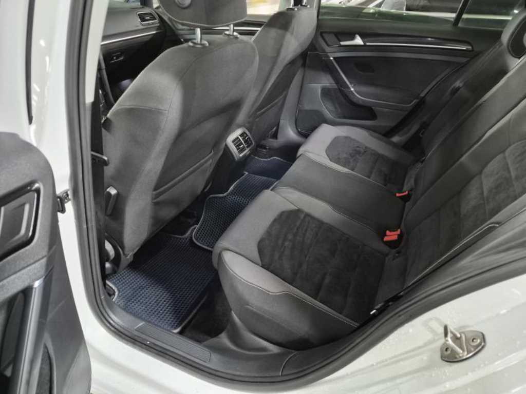 Volkswagen Golf - Vista 9