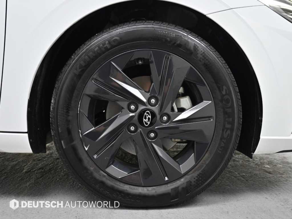 HYUNDAI Avante - Vista 5