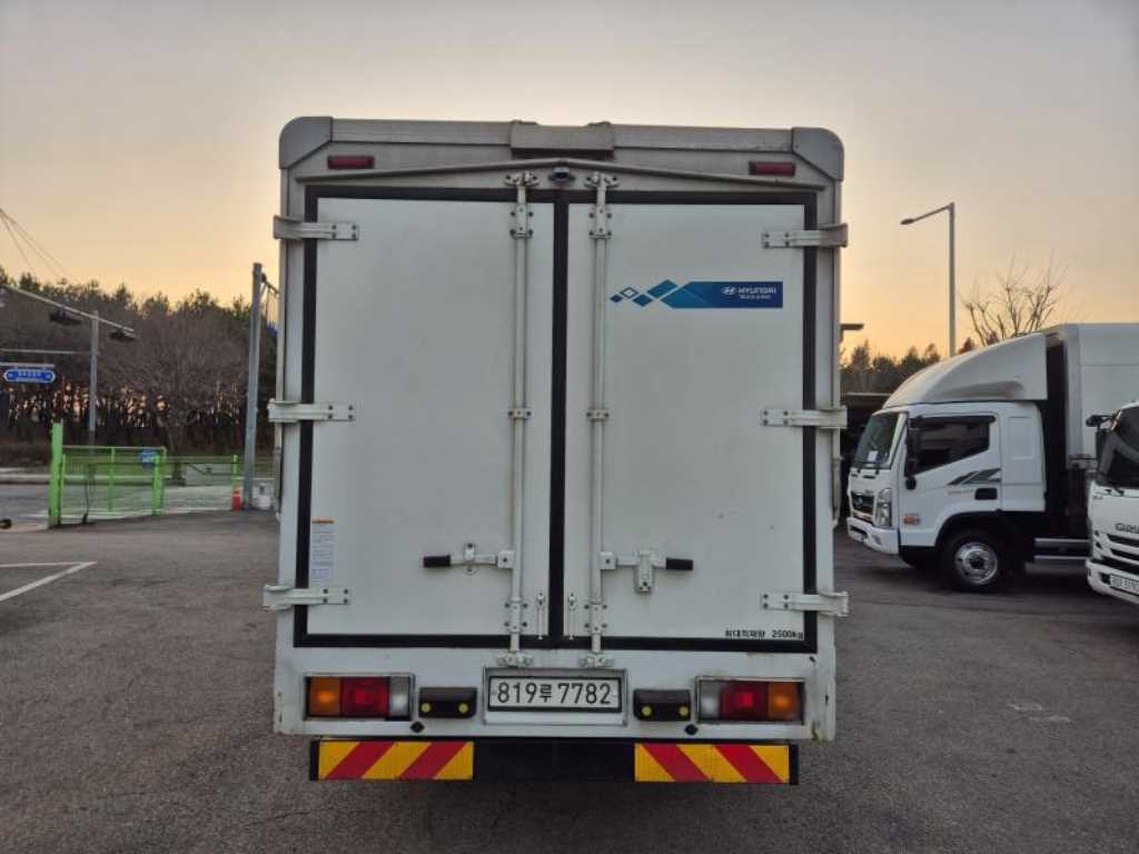 medium and large cargo truck - Vista 5