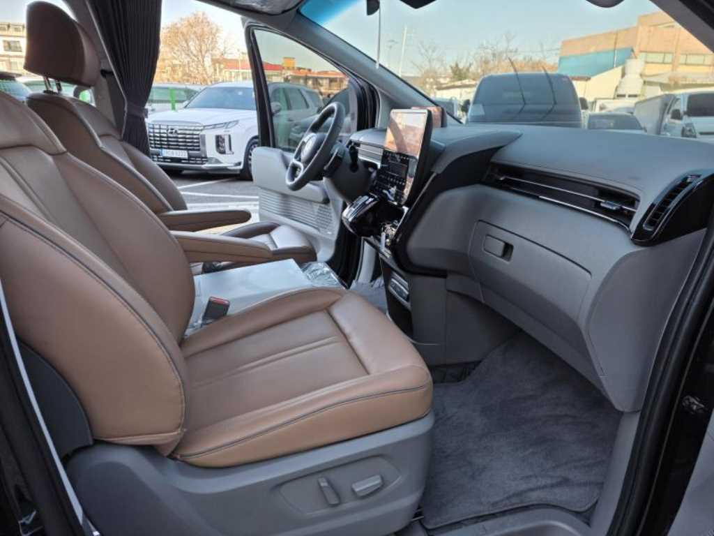 HYUNDAI Staria - Vista 8