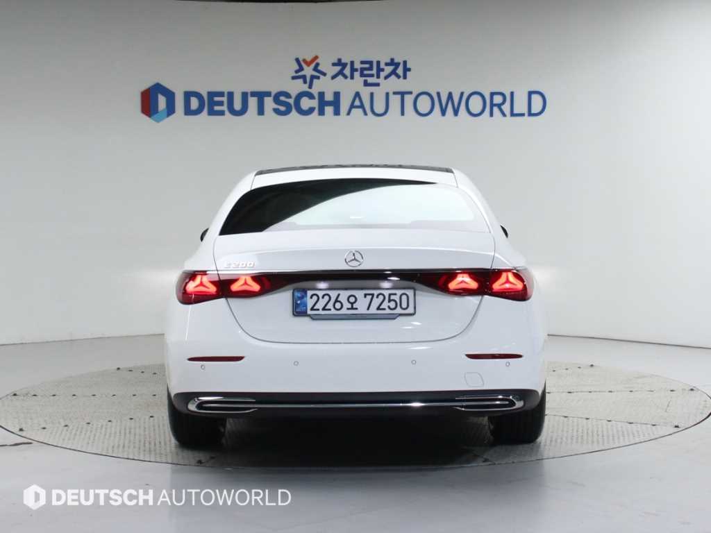 Mercedes Benz E class - Vista 4