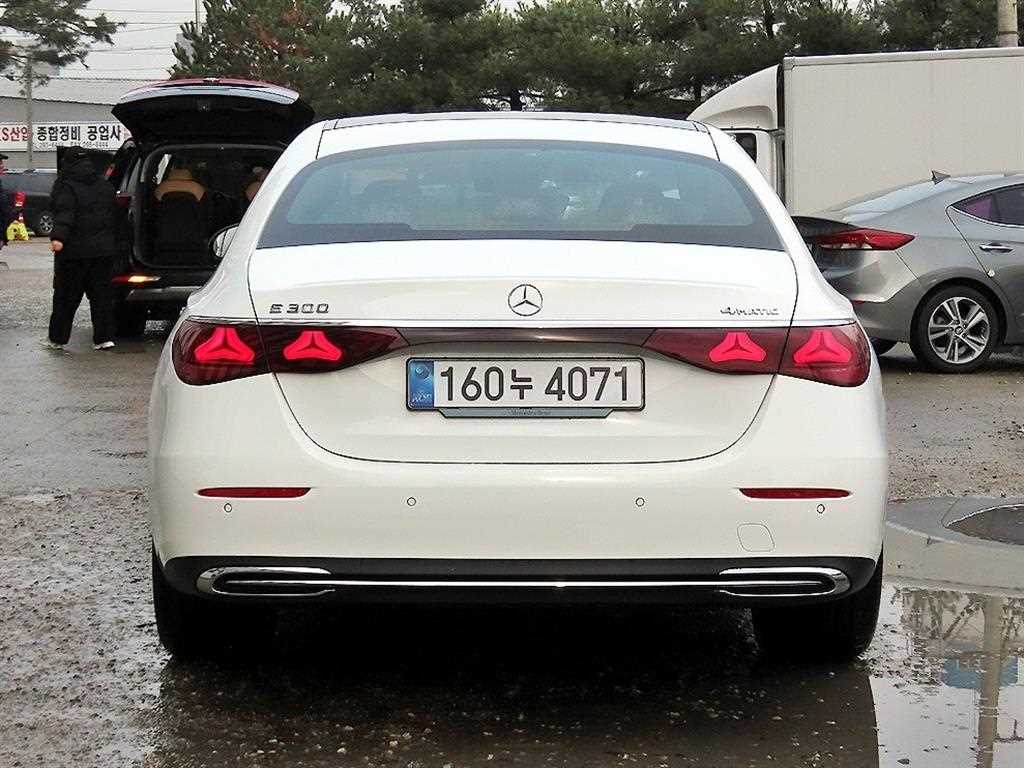 Mercedes Benz E class - Vista 4