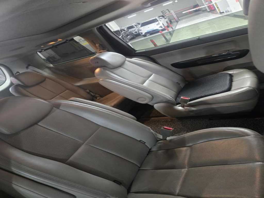 KIA Carnival - Vista 7