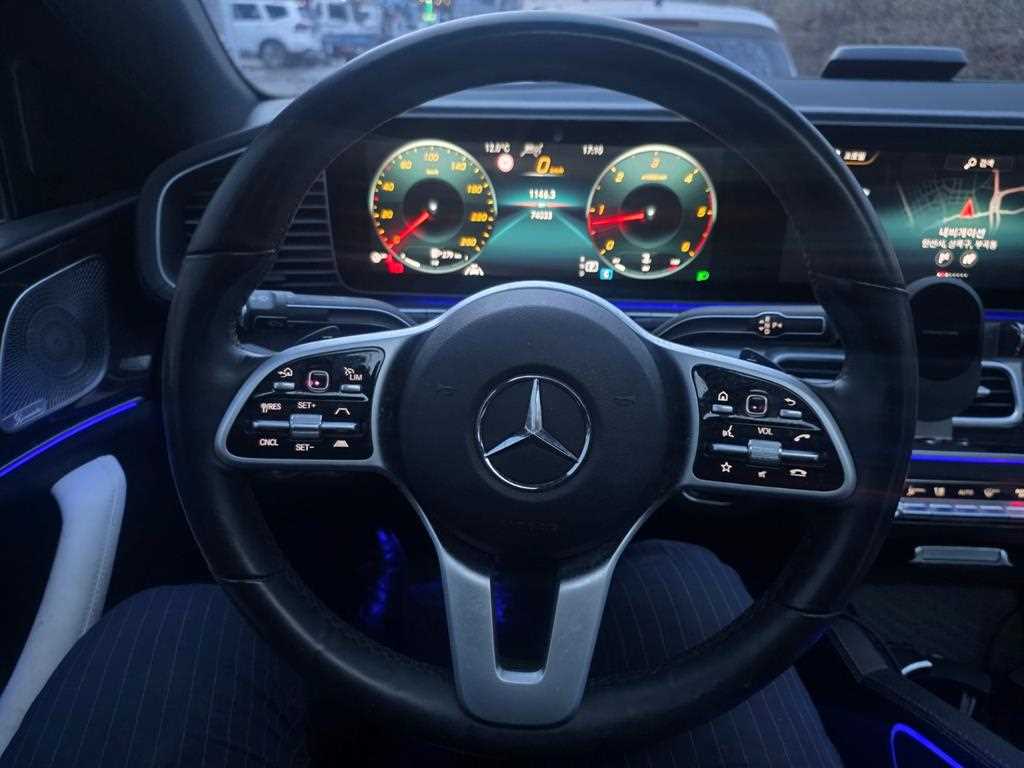 Mercedes Benz GLE Class - Vista 9