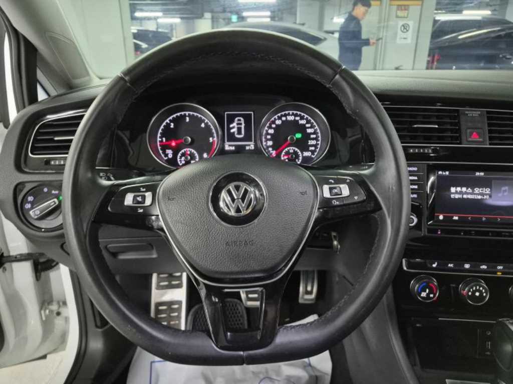 Volkswagen Golf - Vista 12