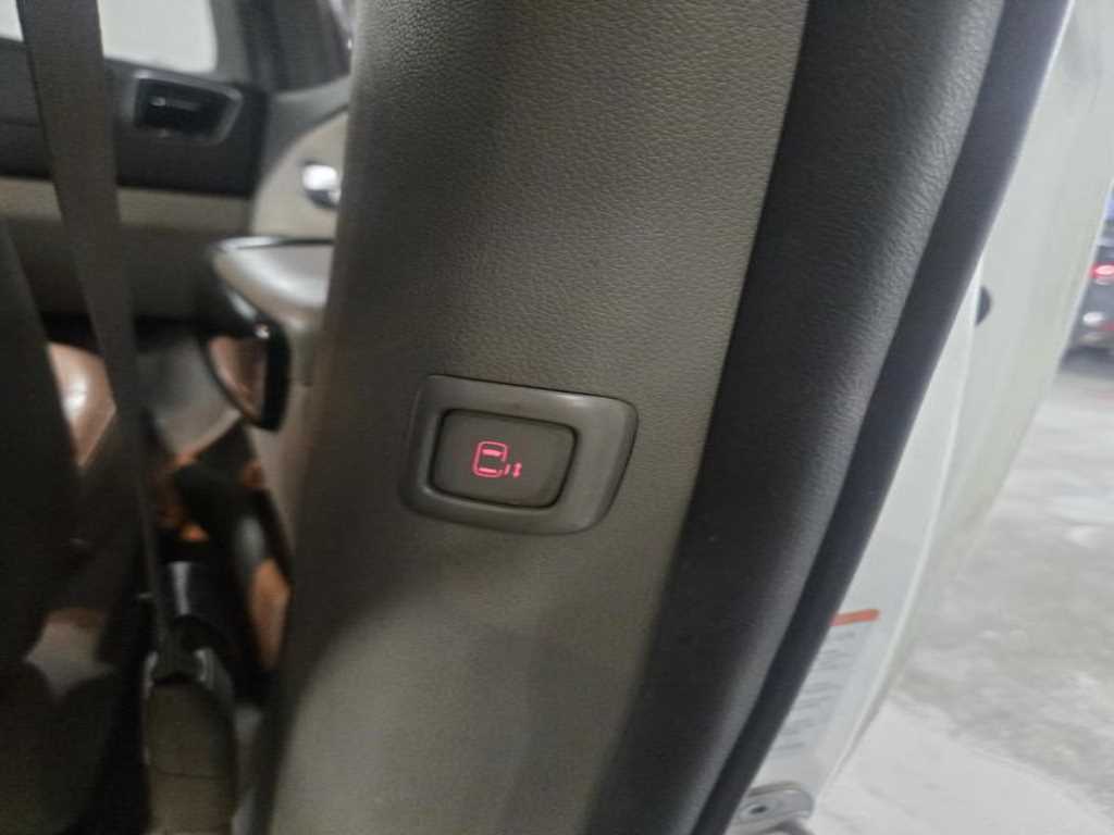 KIA Carnival - Vista 6