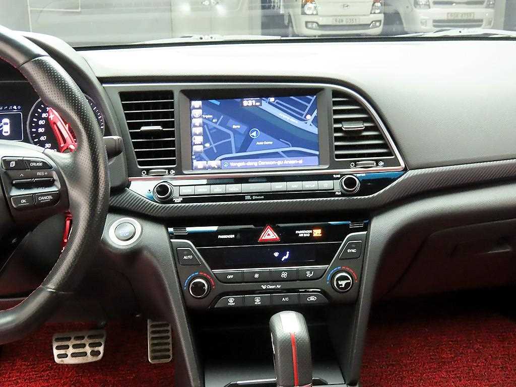 HYUNDAI Avante - Vista 9