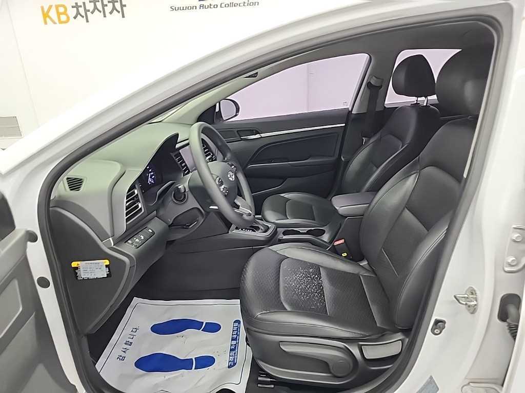 HYUNDAI Avante - Vista 11